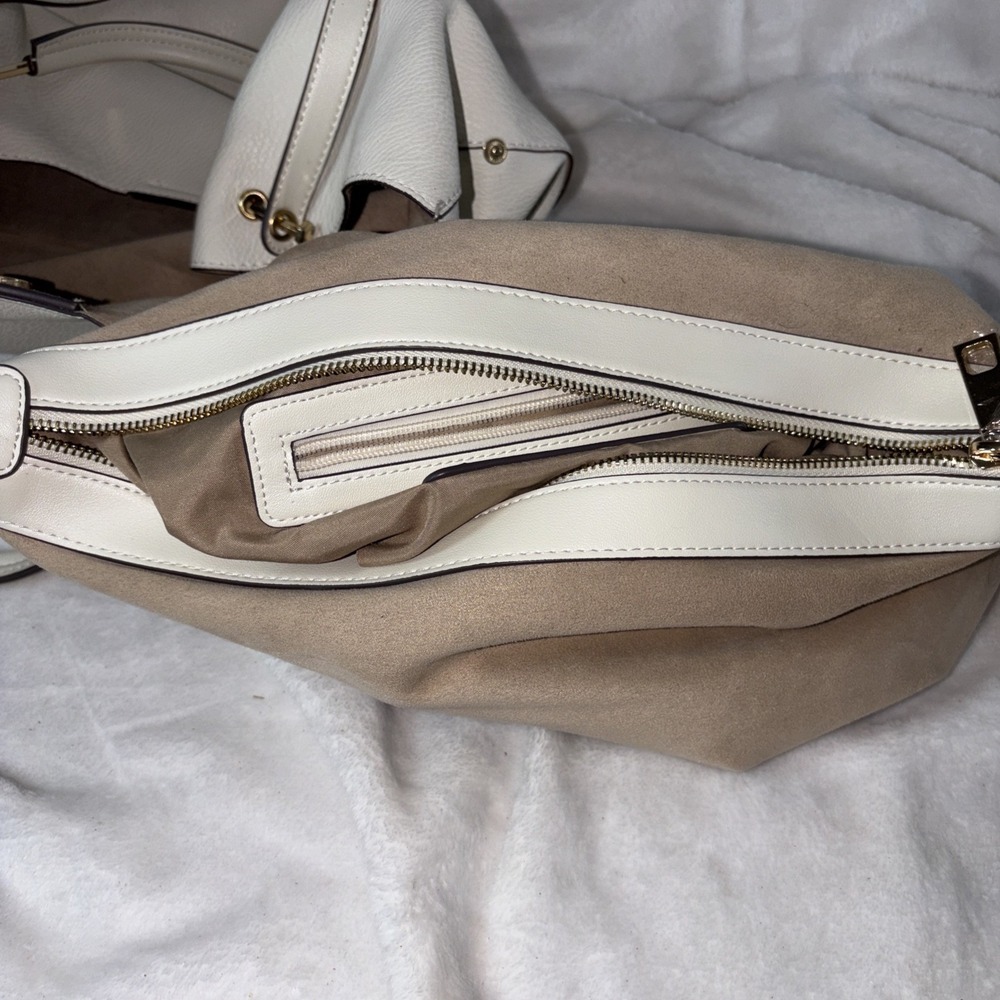 Sondra Roberts Squared Handbag 2 For 1 Removable Pouch Cream Pebbled Gold Accent - Picture 3 of 12